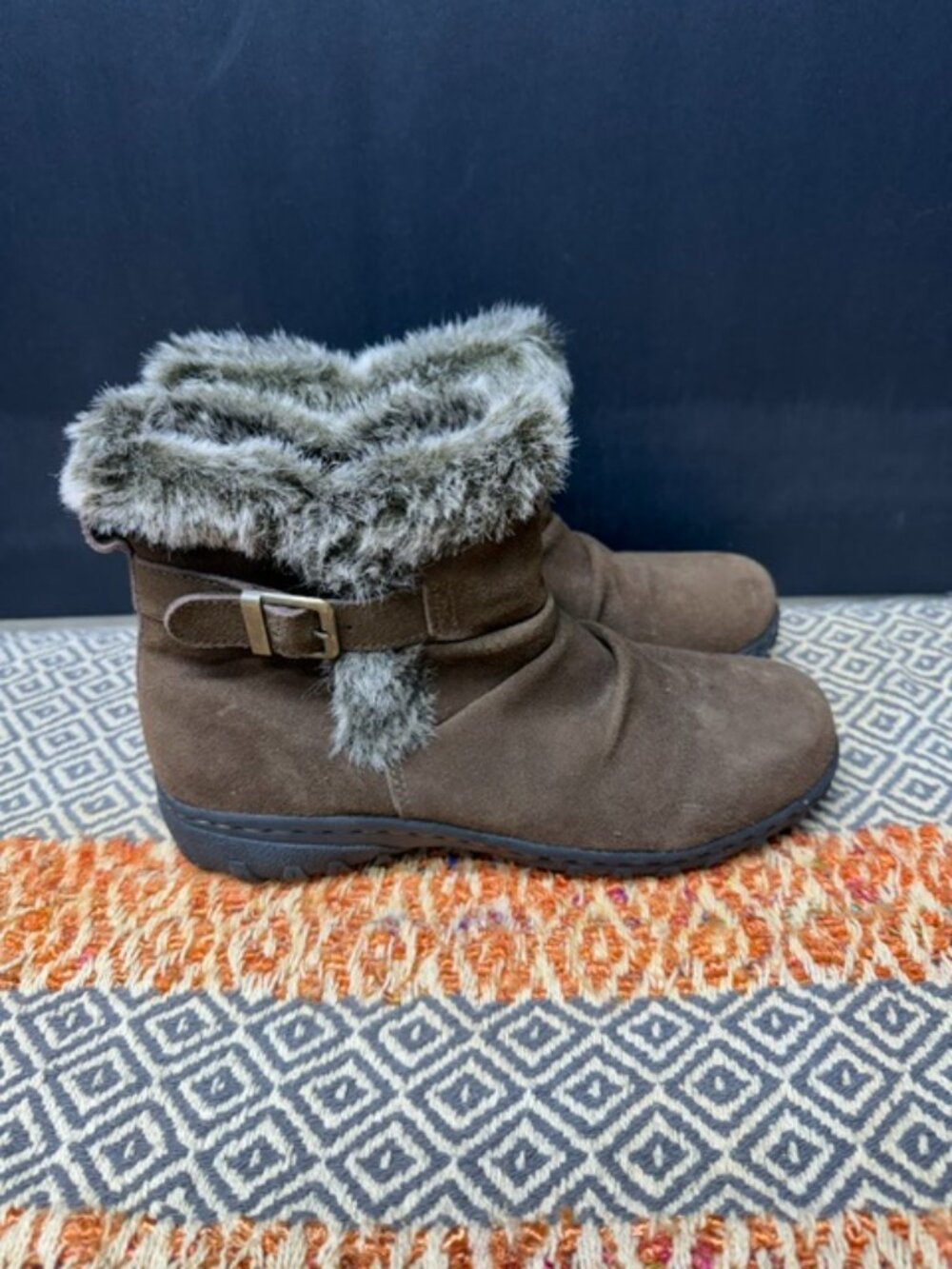 Khombu Lindsey All Weather Boot Woman's Size 8
